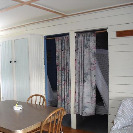 Lake Wolsey Cabins Gore Bay Exterior photo