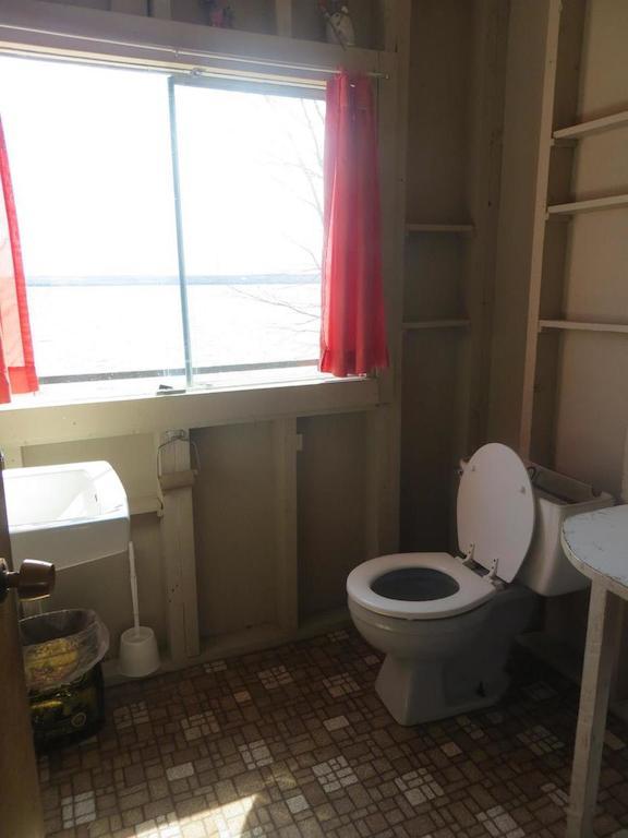 Lake Wolsey Cabins Gore Bay Room photo