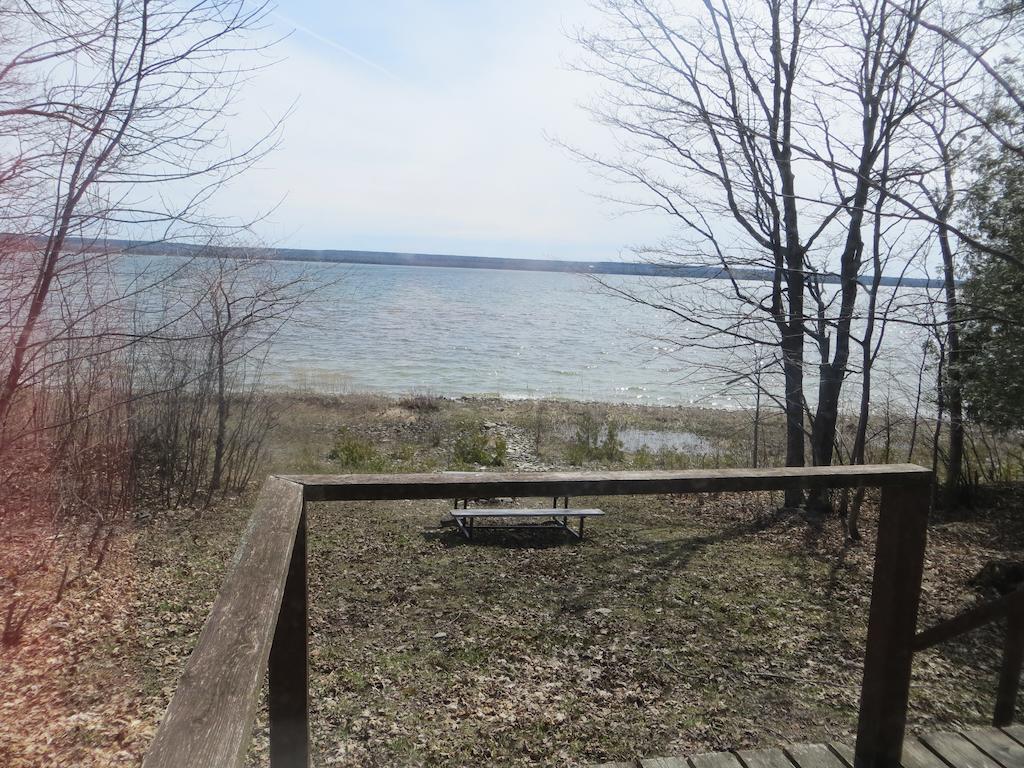 Lake Wolsey Cabins Gore Bay Exterior photo