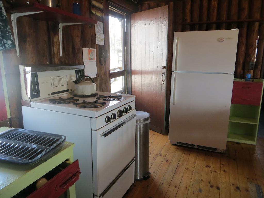 Lake Wolsey Cabins Gore Bay Exterior photo