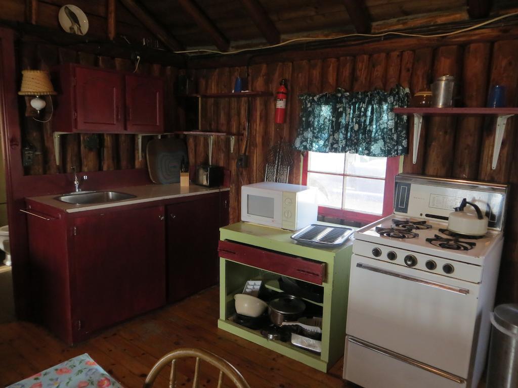 Lake Wolsey Cabins Gore Bay Exterior photo
