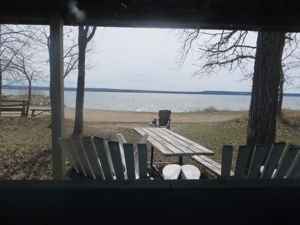 Lake Wolsey Cabins Gore Bay Exterior photo