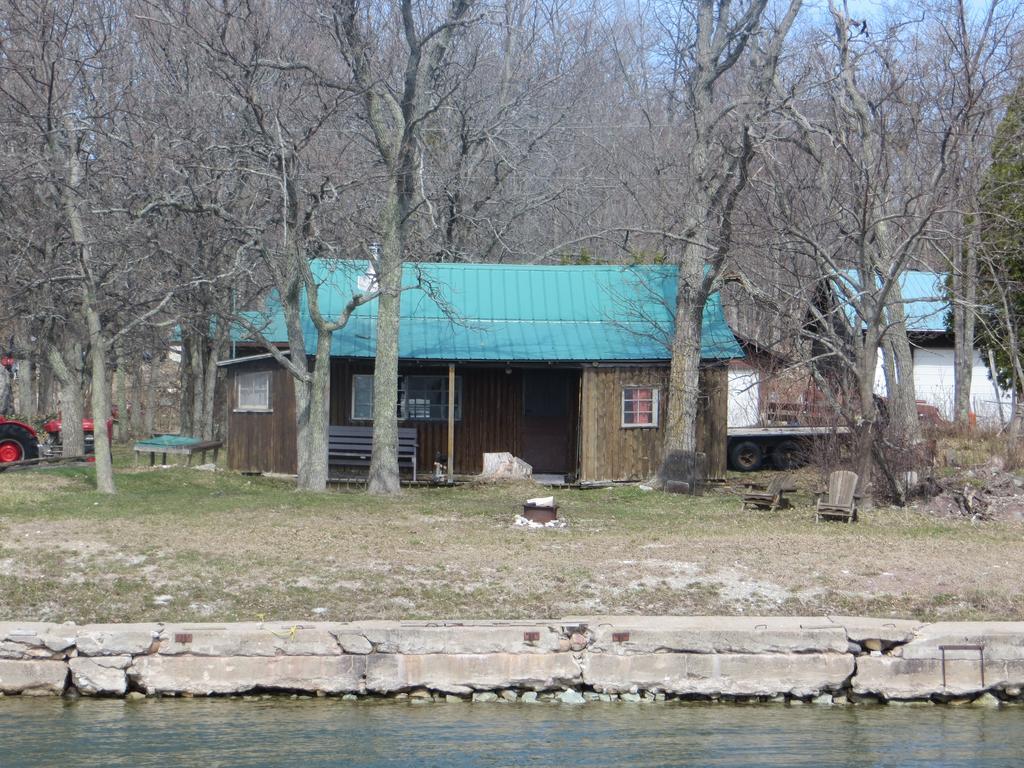 Lake Wolsey Cabins Gore Bay Exterior photo