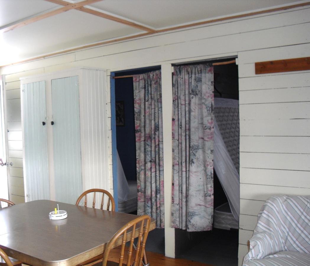 Lake Wolsey Cabins Gore Bay Exterior photo